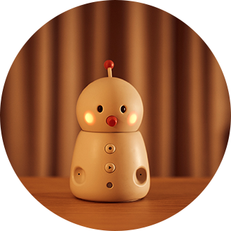 ほっぺを赤らめたり、むっとしたり心地良い距離感でそばにいます